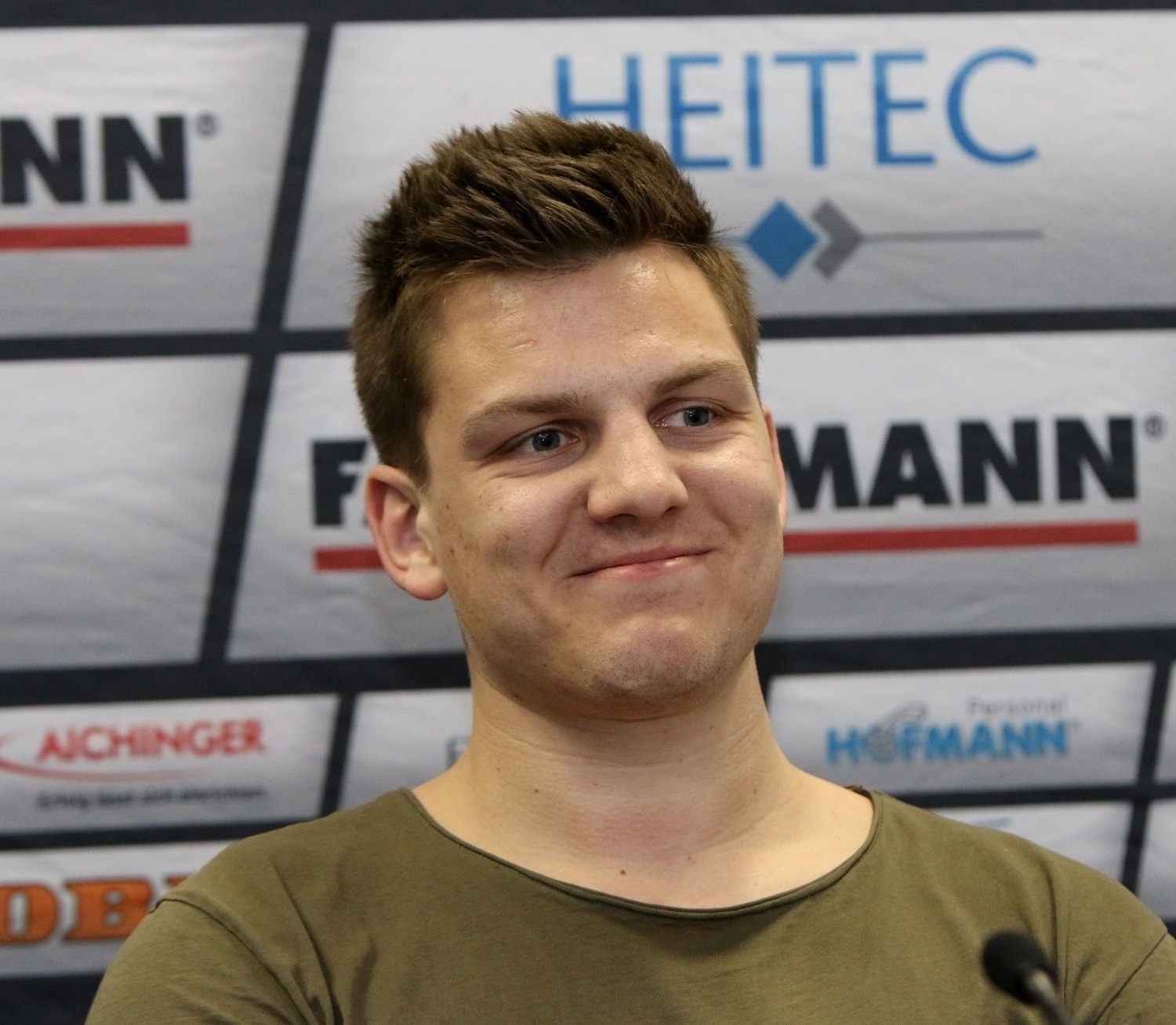 (Foto: HJKrieg, hl-studios, Erlangen v.l.): Christoph Steinert: wie sich der HC Erlanger um mich bemüht hat, war sehr beeindruckend