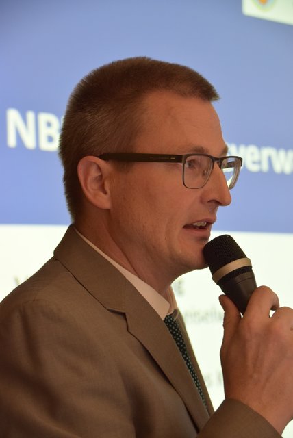 Karl Bosch hielt beim 5. Kongress für Führungskräfte und Jugendleitungen in Musikvereinen des Nordbayerischen Musikbunds und der Nordbayerischen Bläserjugend vier Module zum Thema Rhetorik. | Foto: Daniela Hollrotter