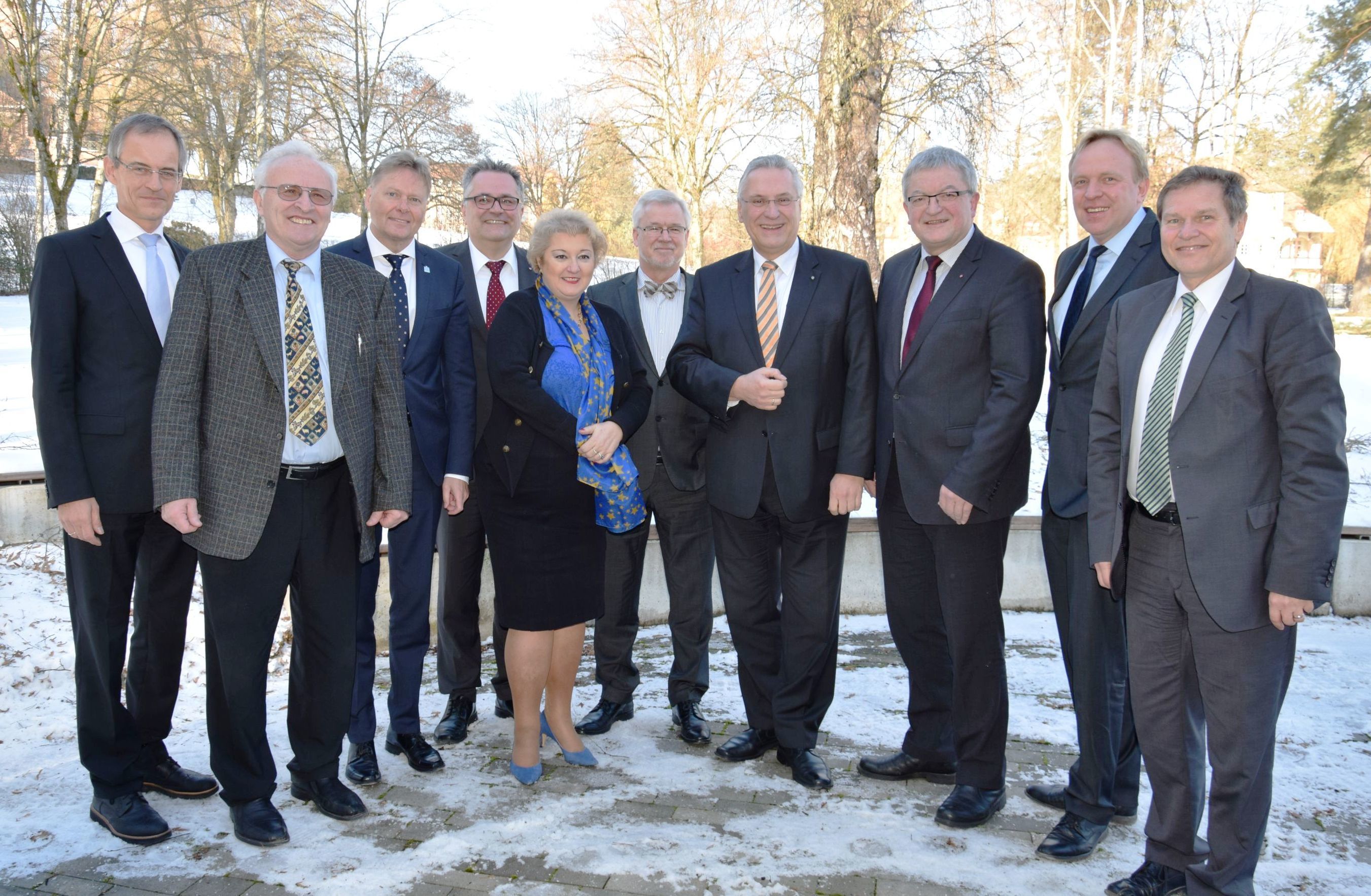 Vorstandsmitglied Harald Frei, MdL Jürgen Ströbel, MdL Norbert Dünkel, Vorstandsmitglied Karl Schulz, MdL Petra Guttenberger, Regionalbischof Prof. Dr. Stefan Ark Nitsche, Staatsminister Joachim Herrmann, Vorstandsvorsitzender Dr. Günter Breitenbach, MdL Volker Bauer und Patienten- u. Pflegebeauftragter Hermann Imhof (v.l.). Foto: Andrea Wismath/ Rummelsberger Diakonie, Abteilung Kommunikation.