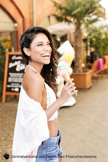 Absolut angesagt für den perfekten Open-Air-Look sind Flechtelemente. | Foto: Erwin Wenzel, Düsseldorf / © Zentralverband Friseurhandwerk, Köln