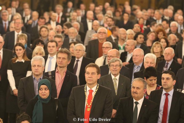 Rund 1.000 Gäste aus Politik, Wirtschaft, Kultur, von Vereinen und Verbänden waren der Einladung zum Jahresgespräch 2017 der Stadt Fürth gefolgt. | Foto: Udo Dreier