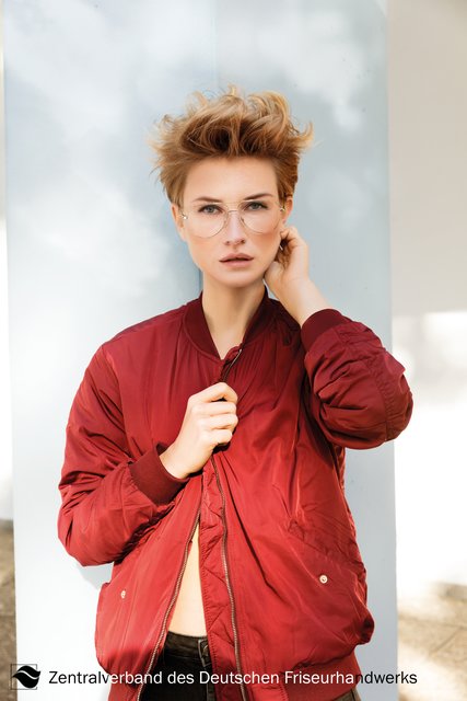 Ob zur Seite, zur Tolle, aufgestellt oder flach gestylt, die Variationen sind zahllos. | Foto: Erwin Wenzel, Düsseldorf / © Zentralverband Friseurhandwerk, Köln