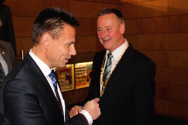 Thomas Lang (li.), stellv. Vorsitzender Sparda-Bank Nürnberg und OB Thomas Jung | Foto: Tom Schreiner