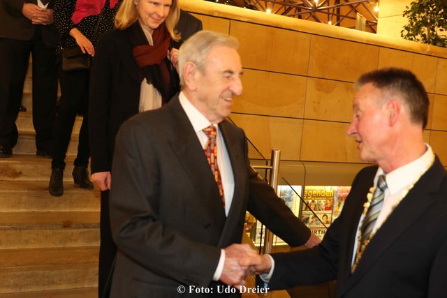 Rund 1.000 Gäste aus Politik, Wirtschaft, Kultur, von Vereinen und Verbänden waren der Einladung zum Jahresgespräch 2017 der Stadt Fürth gefolgt. | Foto: Udo Dreier