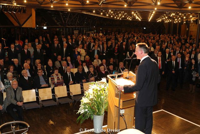 Rund 1.000 Gäste aus Politik, Wirtschaft, Kultur, von Vereinen und Verbänden waren der Einladung zum Jahresgespräch 2017 der Stadt Fürth gefolgt. | Foto: Udo Dreier