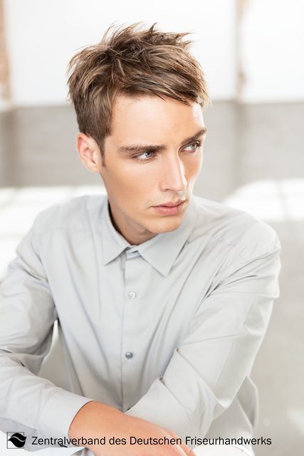 Der Surferlook für die Großstadt. | Foto: Erwin Wenzel, Düsseldorf / © Zentralverband Friseurhandwerk, Köln