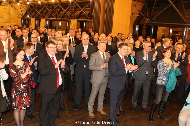 Rund 1.000 Gäste aus Politik, Wirtschaft, Kultur, von Vereinen und Verbänden waren der Einladung zum Jahresgespräch 2017 der Stadt Fürth gefolgt. | Foto: Udo Dreier