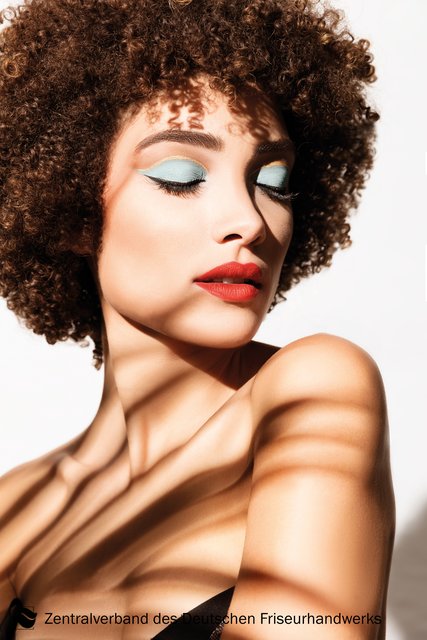 Beauty-Looks 2017: Summer Code. Pink & Blue. | Foto: Erwin Wenzel, Düsseldorf / © Zentralverband Friseurhandwerk, Köln