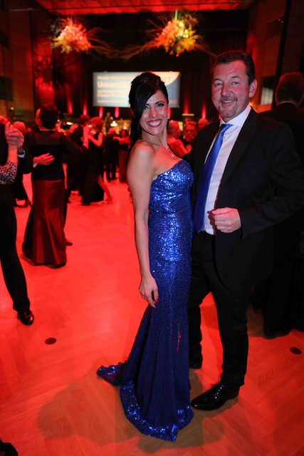 Polizeidirektor Werner Meier mit Lebensgefährtin Melek. | Foto: Udo Dreier / bayernpress