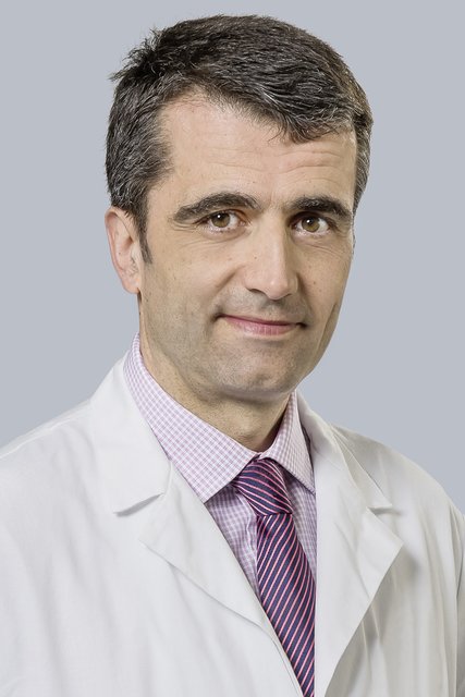 Oberarzt Dr. med. Rolf Reinhold, Leiter des EndoProthetikZentrums der Maximalversorgung