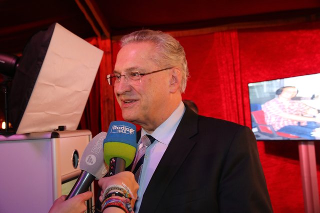Bayerns Innenminister Joachim Herrmann bei der Feier zu 30 Jahre Lokalradio in Nürnberg. | Foto: JRB