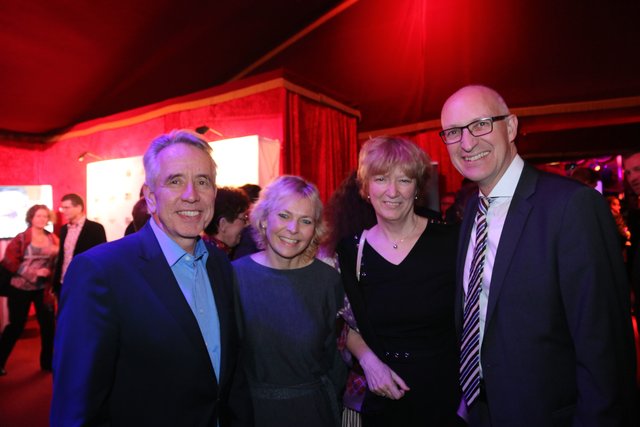 IHK-Sprecher Dr. Kurt Hesse (l.) und  Ehefrau Eva-Maria (2.v.l.) mit Erlangens Wirtschaftsreferent Conrad Beugel und Ehefrau Ruth. | Foto: JRB