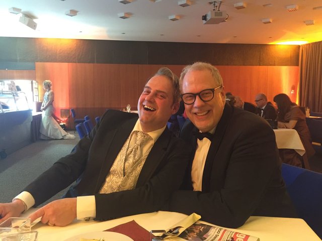 Nach dem Lesen der Mitternachtszeitung... | Foto: Gisela Schlenker