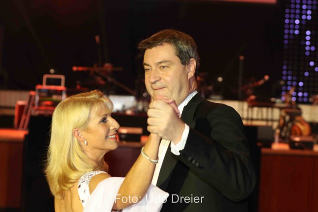    Foto: Udo Dreier - 11.02.2017 - Nürnberg - Meistersingerhalle - Ball der Union - CSU-Ball mit Staatsminister Dr. Markus Söder und Stargast Vicky Leandros und Band - 