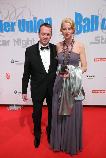 Unternehmer Jörg Meister mit Lebensgefährtin Susanne Schenker. | Foto: bayernpress / John R. Braun