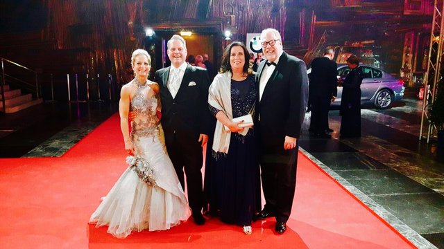Pia und Hubert Reinfelder mit Gisela und Thomas Schlenker auf dem Ball der Union 2017.