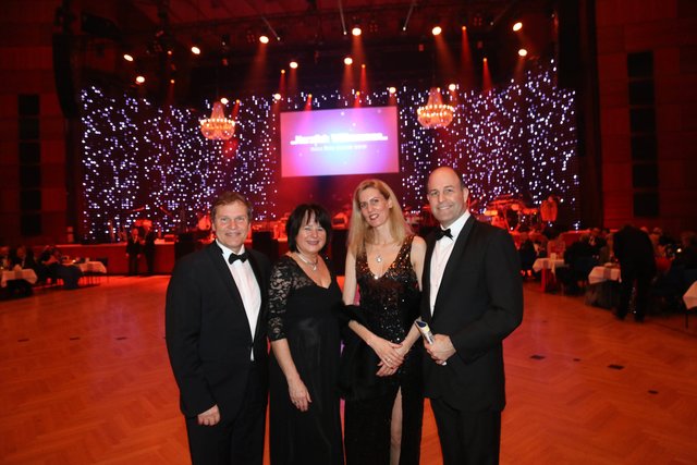 Constanze Oschmann (2.v.r.) , Müller Medien, mit Frank Wittmann (r.) und Landtagsabgeordneter Hermann Imhof (l.) und Ehefrau Sonja. | Foto: bayernpress / John R. Braun