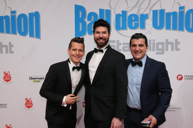 N1 Programmchef Flo Kerschner (l.) und die Wirte Christian Wagner (M.) und Adelo Kadir. | Foto: bayernpress / John R. Braun