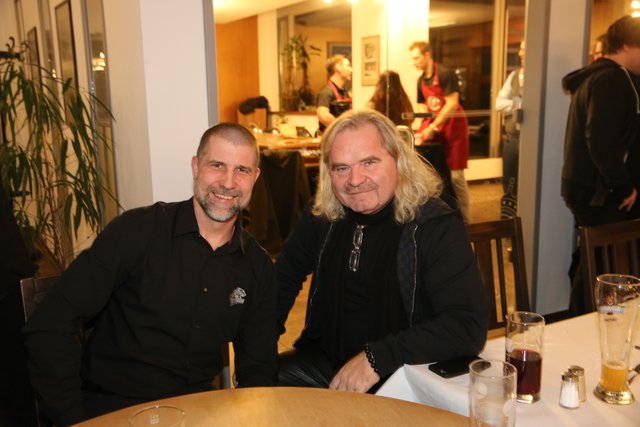 Sportdirektor Martin Jiranek (l.) mit Thomas Sabo, Hauptsponsor der Ice Tigers. | Foto: John R. Braun