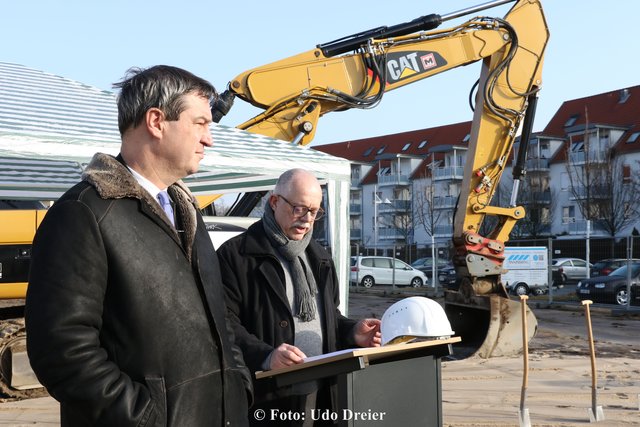 Martin Hopes vom Siedlungswerk Nürnberg mit Finanzminister Dr. Markus Söder (l.). | Foto: Udo Dreier