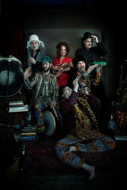 Die US-Band The Klezmatics sind die absoluten Superstars der Szene und sorgen zum Abschluss des Klezmer-Intermezzo sicher für eine große Party in Fürth. | Foto: Adrian Buckmaster