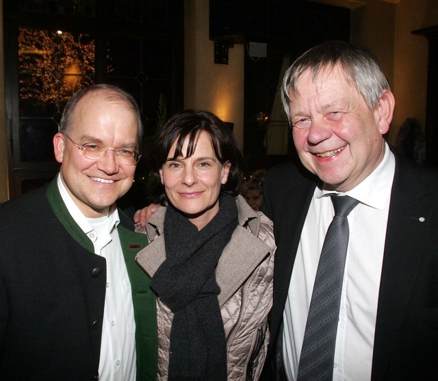 CSU-Bundestagskandidat Sebastian Brehm (l.) mit Lebensgefährtin Barbara Hauerstein und Landtagsabgeordneter Karl Freller. | Foto: © Jochen König