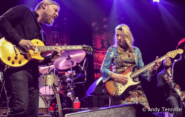 Die Tedeschi Trucks Band wird die 26. Rother Bluestage in der Mehrzweckhalle (!) eröffnen.