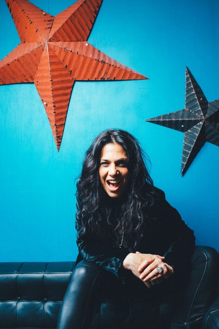 Die ausgebildete Opernsängerin Sari Schorr hat längst ihr Herz für den Blues entdeckt. | Foto: Veranstalter