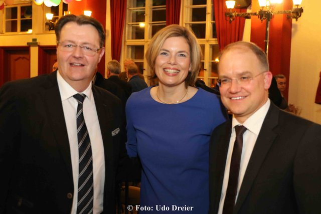 Beim traditionellen Fischessen in Nürnberg gab man sich einträchtig (v.l.):  Michael Frieser, Julia Klöckner und Sebastian Brehm (v.l.). | Foto: Udo Dreier