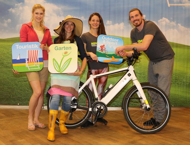 (v.l.): Lea Götz, Gärtnerin Birgit Hermann, Fitness Lisa-Marie Hofmann und Robert Hofmann. | Foto: Udo Dreier