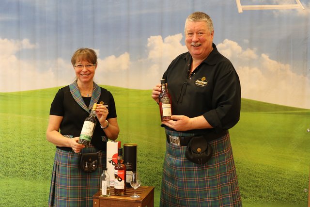 Die Whiskey-Experten Michael und Andrea Gradl. | Foto: Udo Dreier