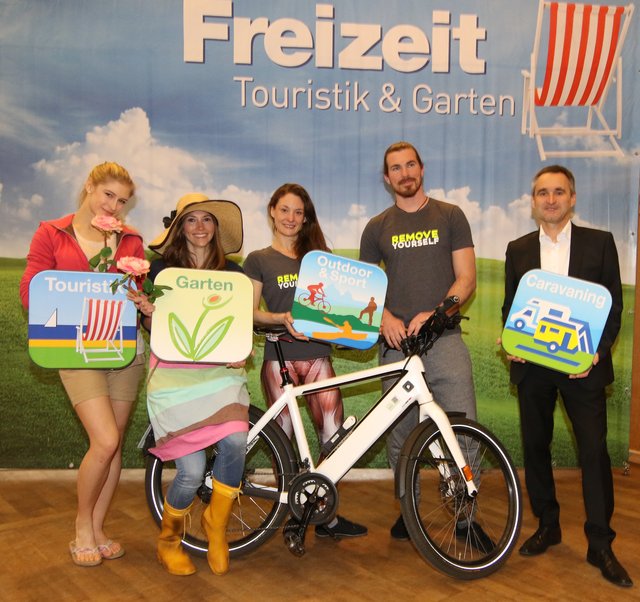 (v.l.): Lea Götz, Gärtnerin Birgit Hermann, Fitness Lisa-Marie  und Robert Hofmann, Thomas Kamm (Caravan). | Foto: Udo Dreier