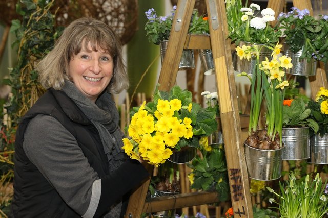 Beatrix Schaffranka in ihren Gartenwelten. | Foto: Udo Dreier