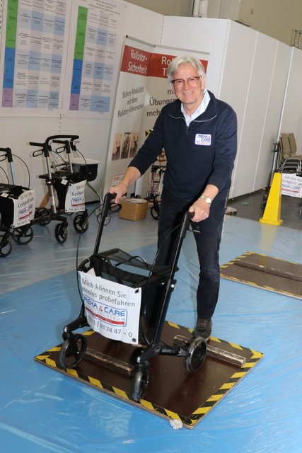 Probefahren: Thomas König mit Rollator. | Foto: Udo Dreier