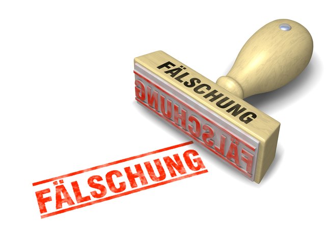 Der Zoll kontrolliert Waren auf mögliche Fälschungen. | Foto: ©bluedesign/Fotolia.com