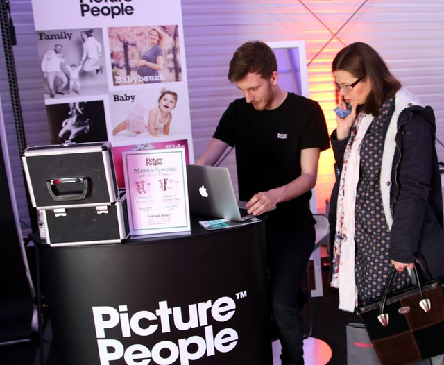 Das Erstellen professioneller Bewerbungsbilder ist ein Bestandteil der jobmesse nürnberg. | Foto: © Barlag