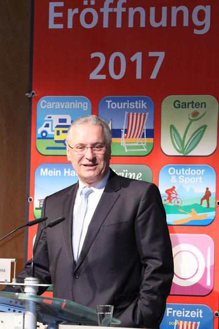 Eröffnung mit Staatsminister Joachim Herrmann: Freizeit Touristik und Garten vom 15. bis 19.März 2017. | Foto: Udo Dreier