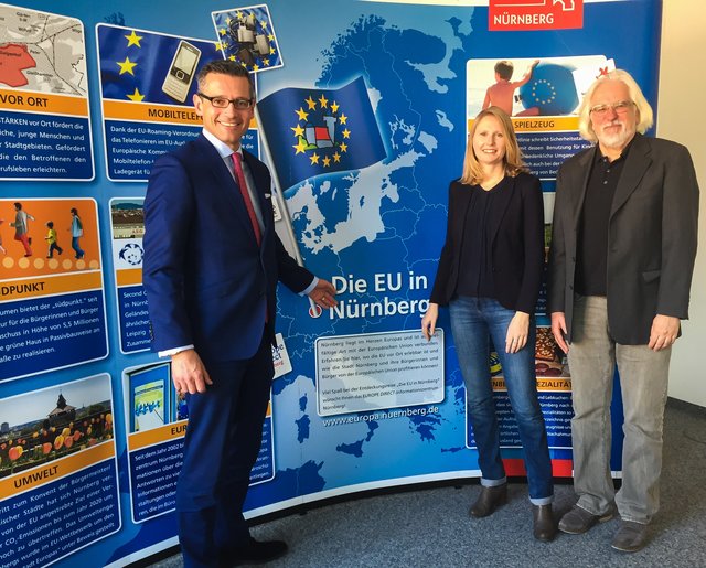 Stellten die Veranstaltungsreihe ,,Im Herzen Europa(s)" vor: (v.l.) Wirtschaftsreferent Dr. Michael Fraas, die Leiterin des Nürnberger Europabüros Dr. Barbara Sterl und  Joachim Zweig, Referatsleiter des ESF (Europäischer Sozialfonds). | Foto: Nicole Fuchsbauer