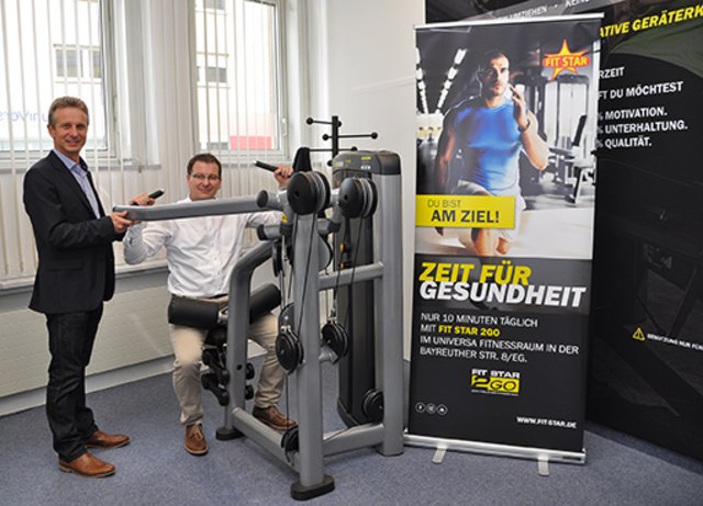 Im Bild (v.l.): Markus Giegold (Geschäftsführer FIT STAR) und Christian Wagner (Koordinator Gesundheitstag/BGM-Team uniVersa).
