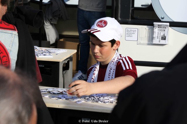 FCN-Fans beim Crowdfunding. | Foto: Udo Dreier