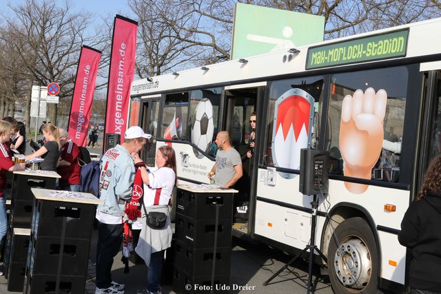 FCN-Fans beim Crowdfunding. | Foto: Udo Dreier