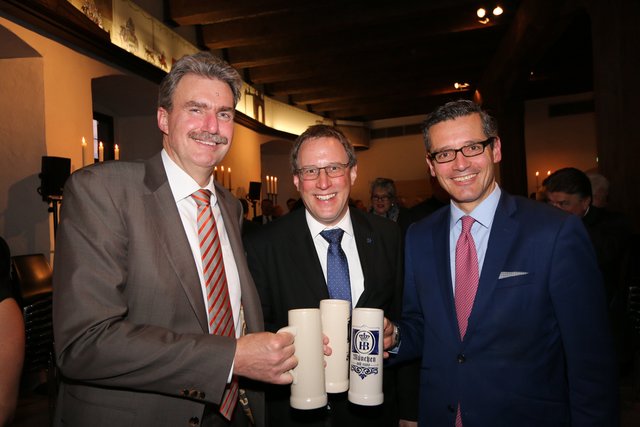 Messe-Chef Peter Ottmann (l.) und Airport-Chef Dr. Michael Hupe (M.) mit Wirtschaftsreferent Dr. Michael Fraas. | Foto: © John R. Braun