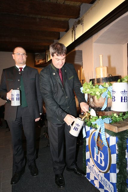 Der Bockbieranstich auf der Kaiserburg war ein voller Erfolg. | Foto: © John R. Braun