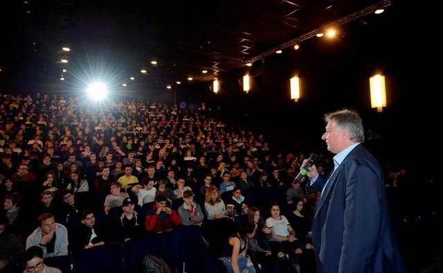 Auftakt der Schulkino-Woche mit SPD-Bundestagsabgeordneten Martin Burkert. | Foto: oh