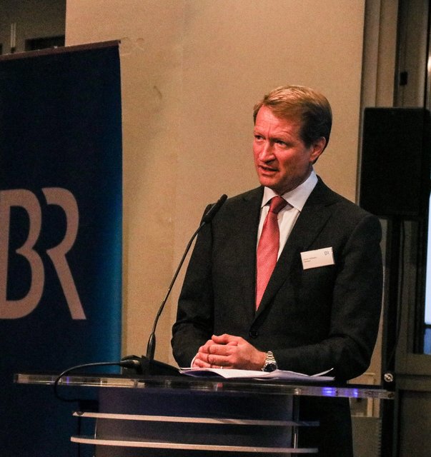 Der Intendant des Bayerischen Rundfunk Ulrich Wilhelm bei seiner Ansprache vor der Premiere. | Foto: Nicole Fuchsbauer