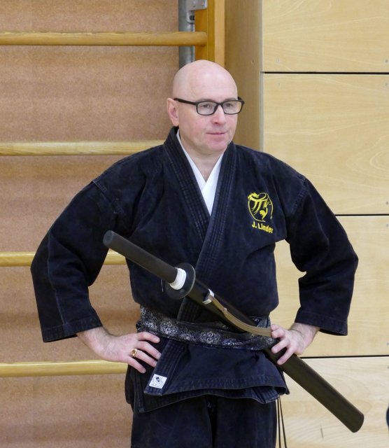 Professor Dr. Josef Linder, 10. Dan Ju Jitsu, 9. Dan Kobudo, 8. Dan Iaijutsu leitete die Prüfung.