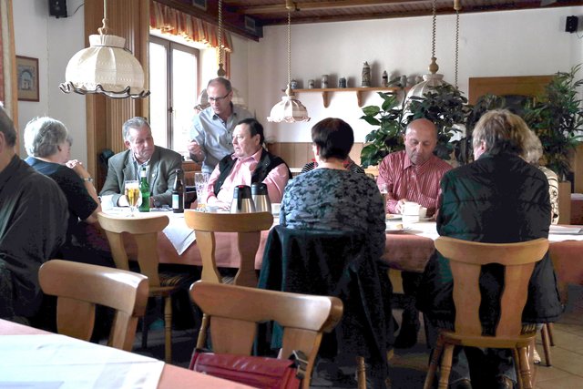 Ins Gespräch vertieft