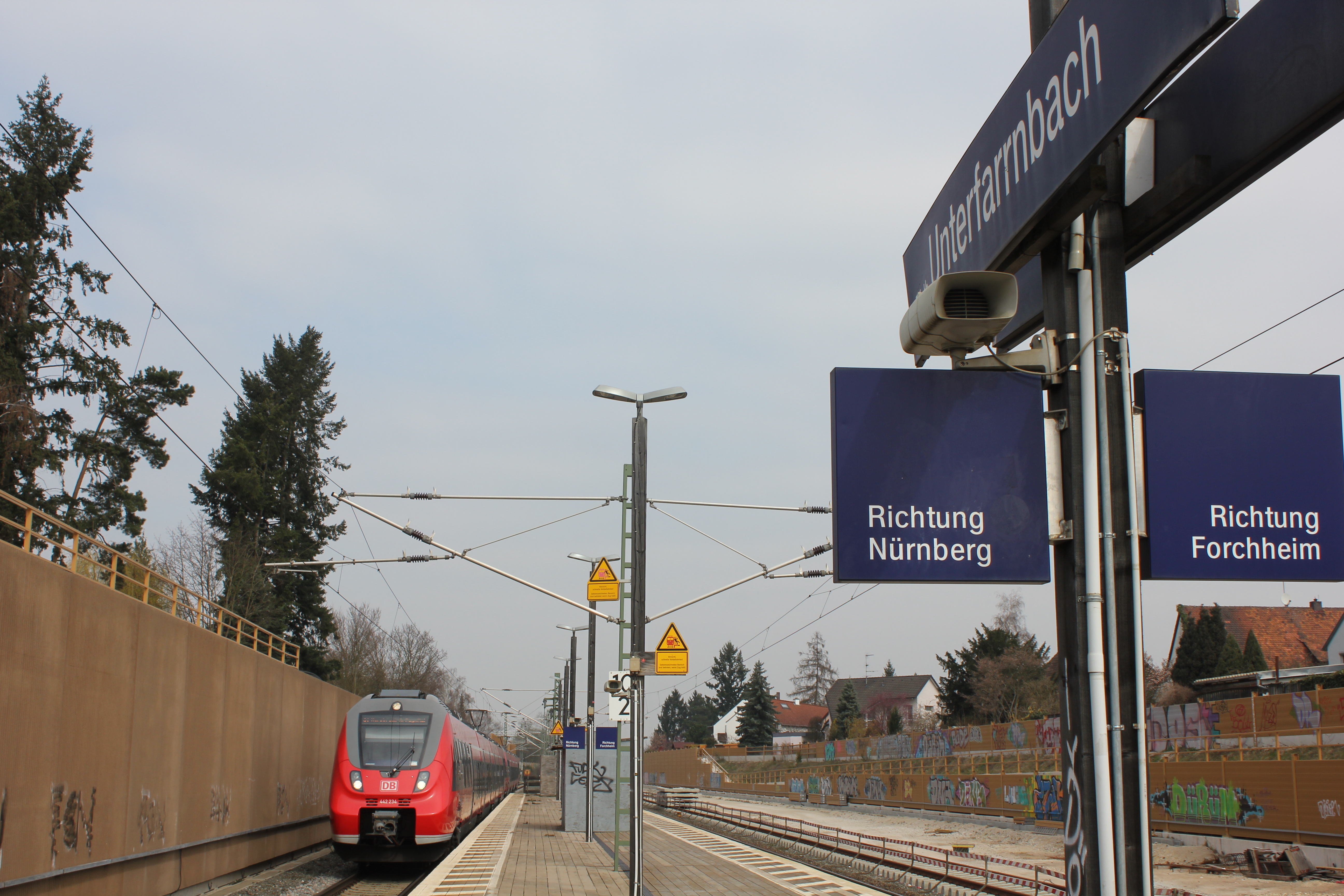 Aufgrund des Rechtsstreites ruhen seit Jahren die Arbeiten in Richtung Erlangen/Forchheim, lediglich bis zum Fürther Haltepunkt Unterfarrnbach wurden neue Gleise verlegt. Foto: Ebersberger