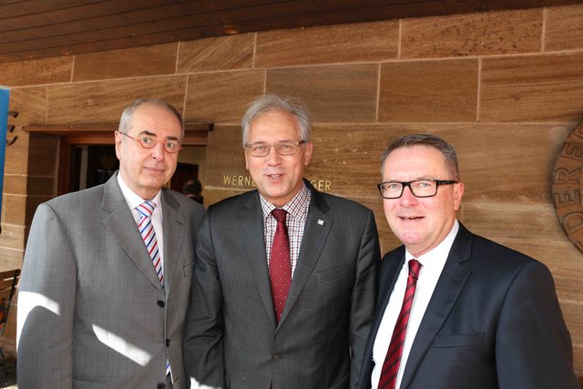 Regierungspräsident Dr. Thomas Bauer (l.), Bezirkszagspräsident Richard Bartsch (M.) und Handwerkskammer-Präsident Thomas Pirner.