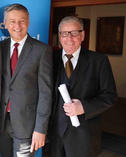 Thomas Schmid (l.), Hauptgeschäftsführer des Bayerischen Bauindustrieverbandes mit Organisator Rainer Faupel.